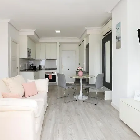 Romana Playa - Beachfront Complex Elviria * מארבלה